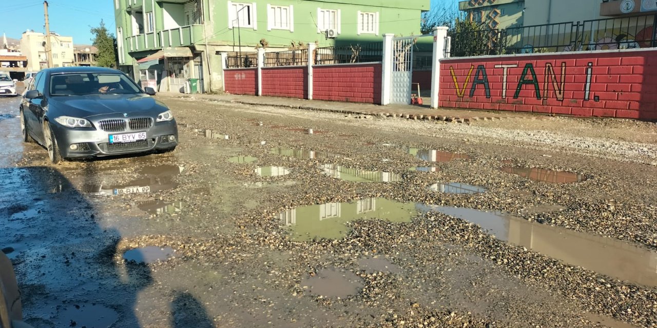 Cizre’de yollar Köstebek yuvalarını aratmıyor