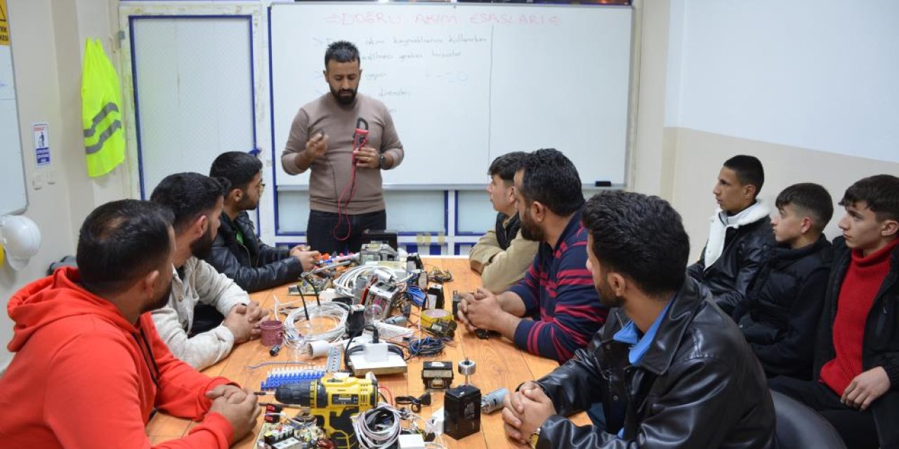 Şırnak’ın Yemişli köyünde açılan elektrik kursu, geçim kaynağı oldu