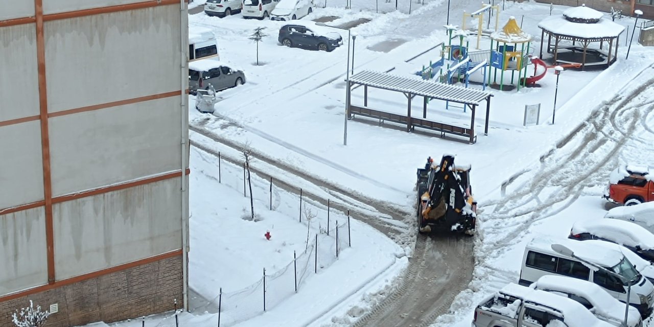 Şırnak Merkezde Kar Yağışı devam ediyor