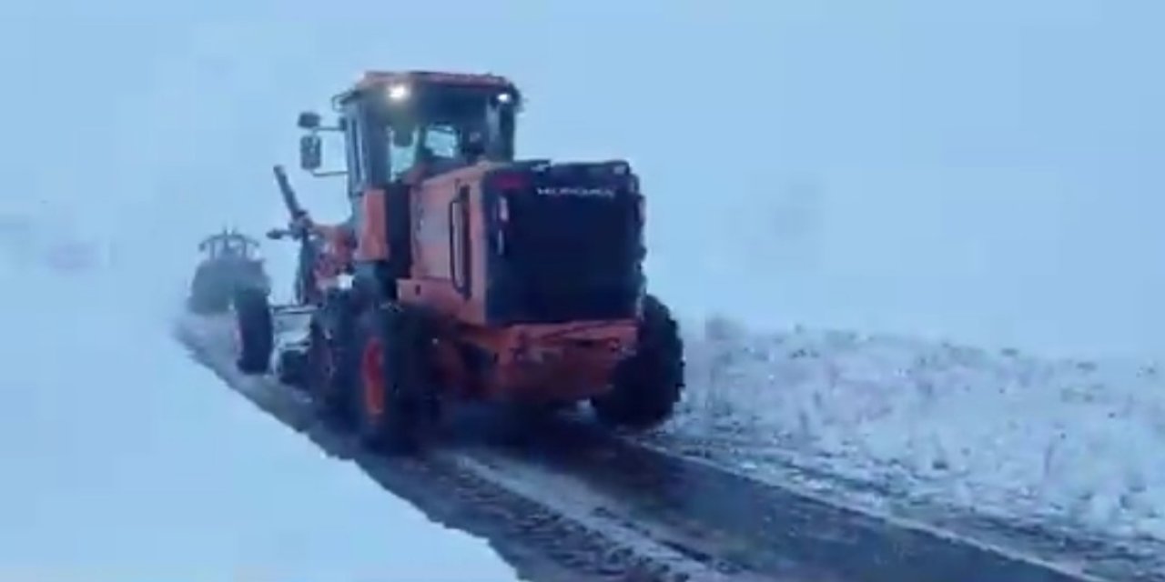 Kar ve tipi nedeniyle kapanan Şırnak- Eruh yolu ulaşıma açıldı