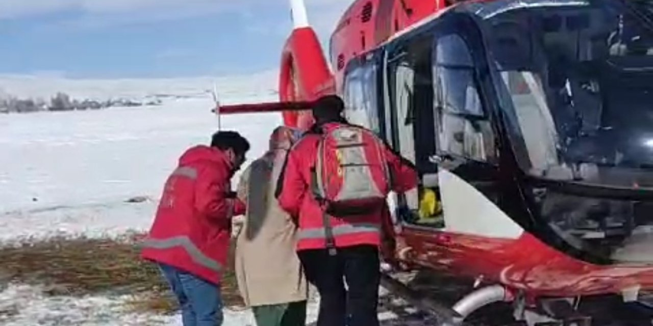 Ambulans Helikopter Kadın Hasta için havalandı