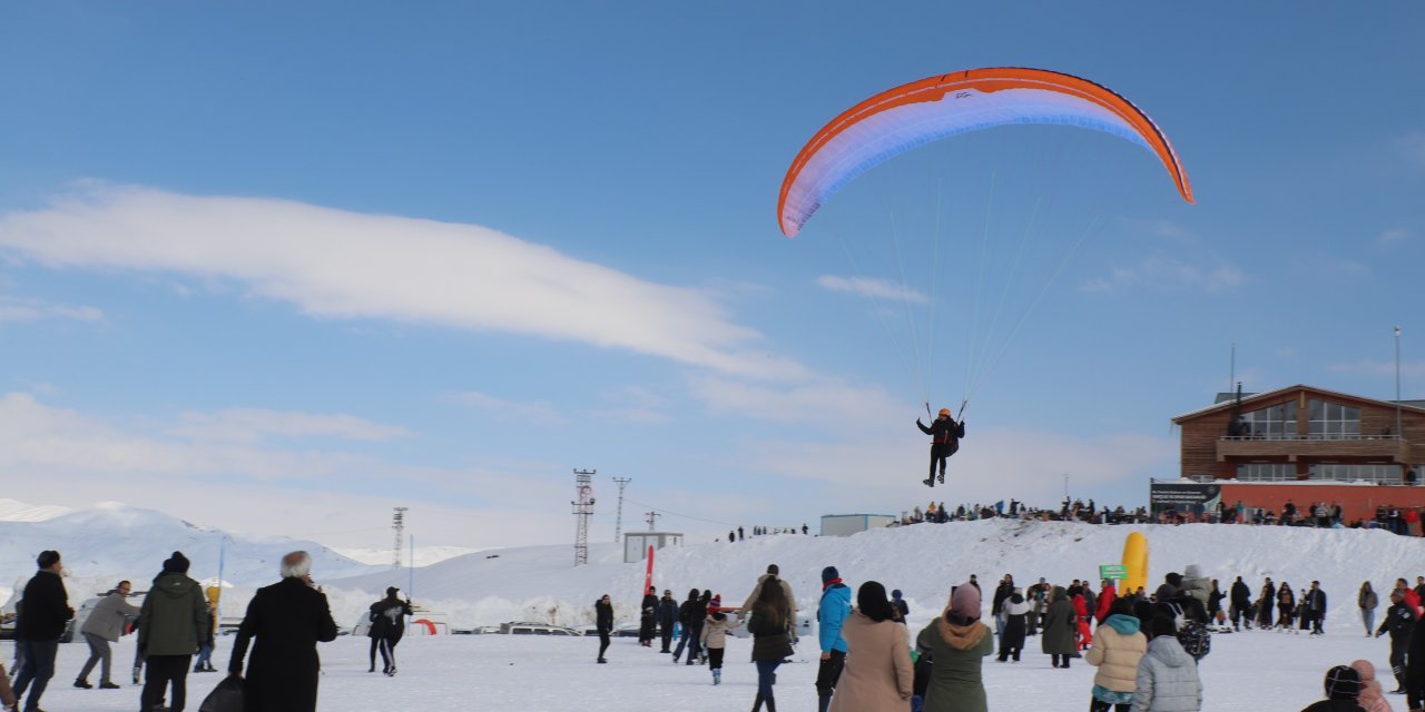 Hakkari’de 5'inci kar festivali coşkuyla başladı