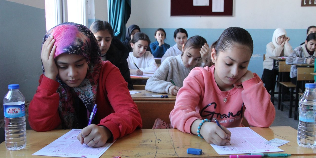 Şırnak'ta "O'nu Oku, O'nu Yaşa" temalı siyer  yarışmasına binlerce kişi katıldı