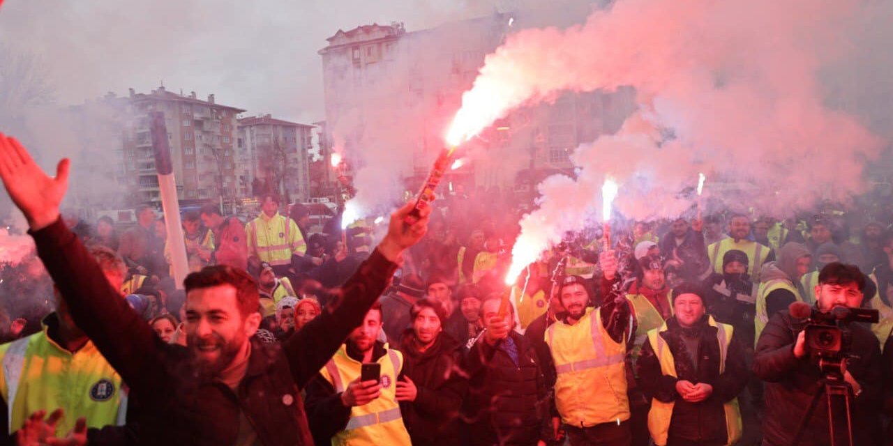 Bu Belediye'de En düşük işçi maaşının 30 bin 29 TL'ye yükseltildi, İşçiler Kararı davul zurna ile kutladı