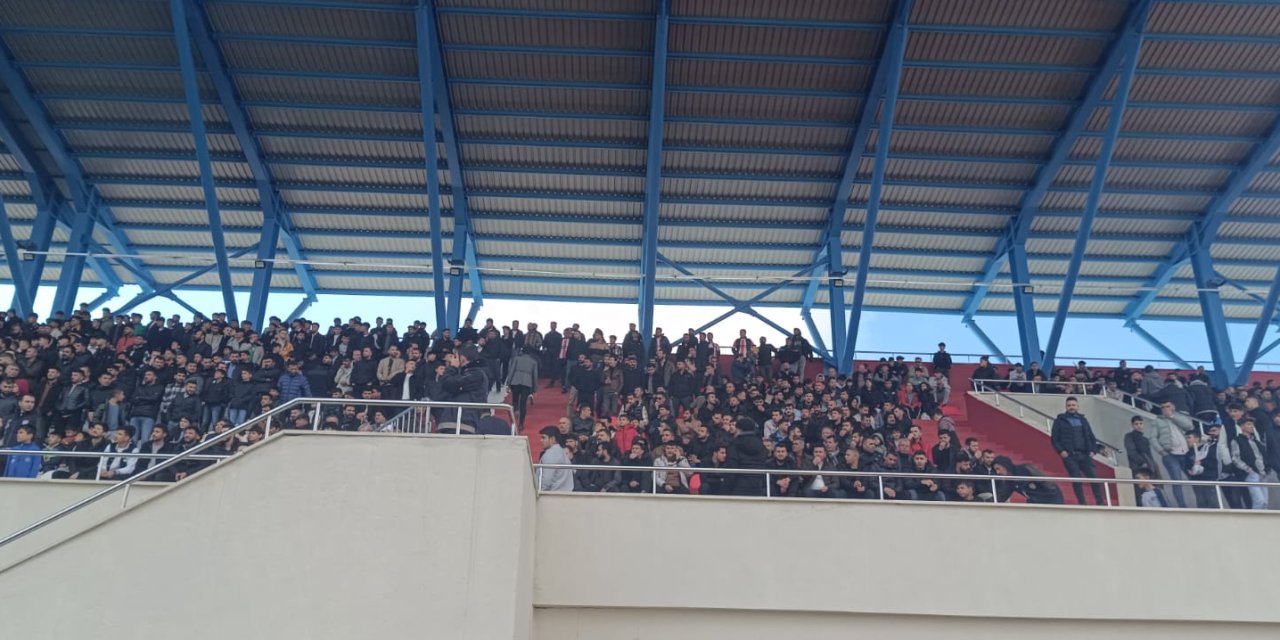 Şırnak Petrol Spor ve  Bitlis Özgüzelderespor maçı başladı