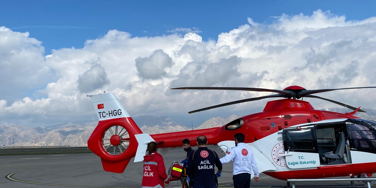 Şırnak'ta ambulans helikopter 12 yaşındaki çocuk için havalandı