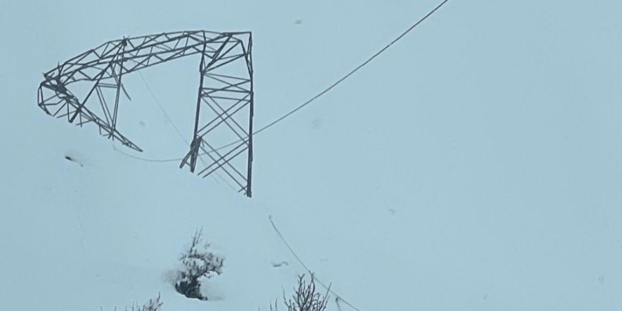 Elektrik Dağıtım ekiplerinin karda zor şartlarda mücadeleleri