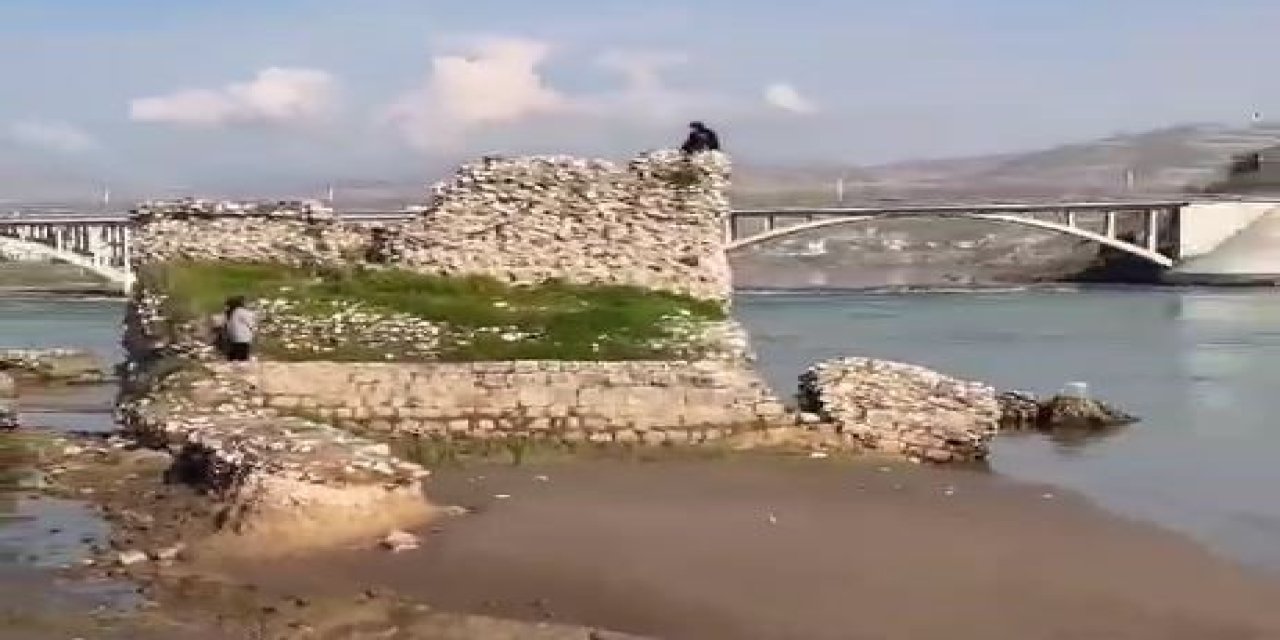 Dicle Nehri'ne atlamaya çalışan genç kızı polis ikna ederek aşağı indirdi