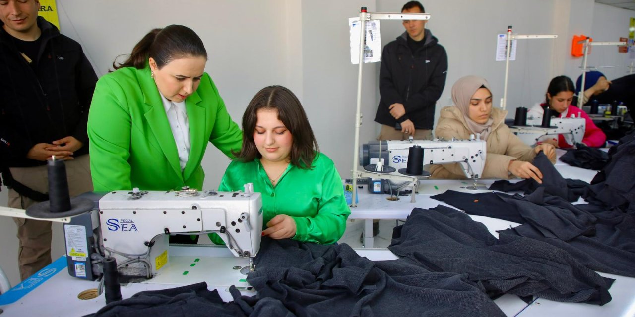 Kaymakam Demir’den Tekstil Fabrikasına ziyaret