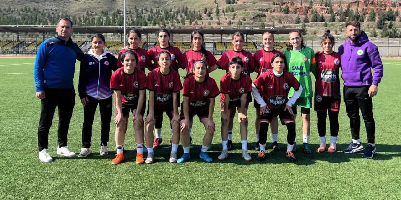 Cizre Kadın Futbol Takımı, Siirt Üniversitesini deplasmanda 4-0 yendi