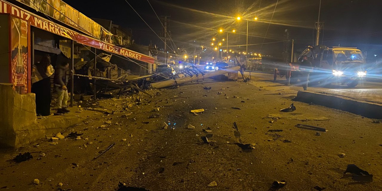 Diyarbakır'da Korkunç Kaza! Beton Direği Yerinden söktü