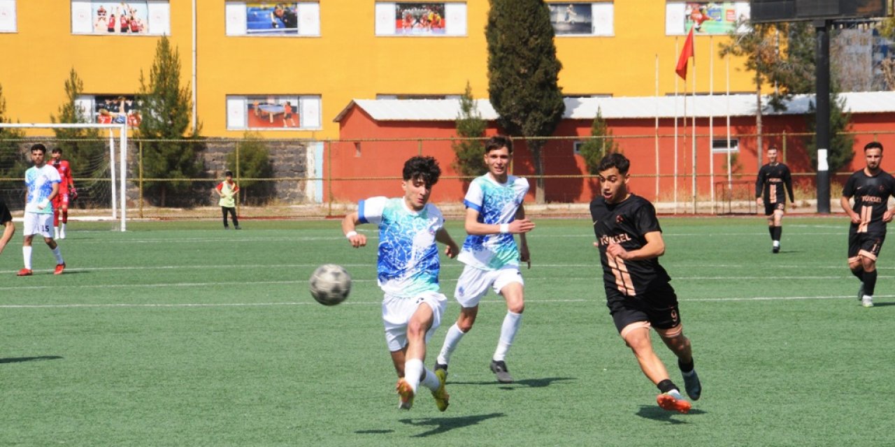 Cizre Dicle Spor sahasında Silopi Belediye Sportif Faaliyetler Spora 3-0 yenildi