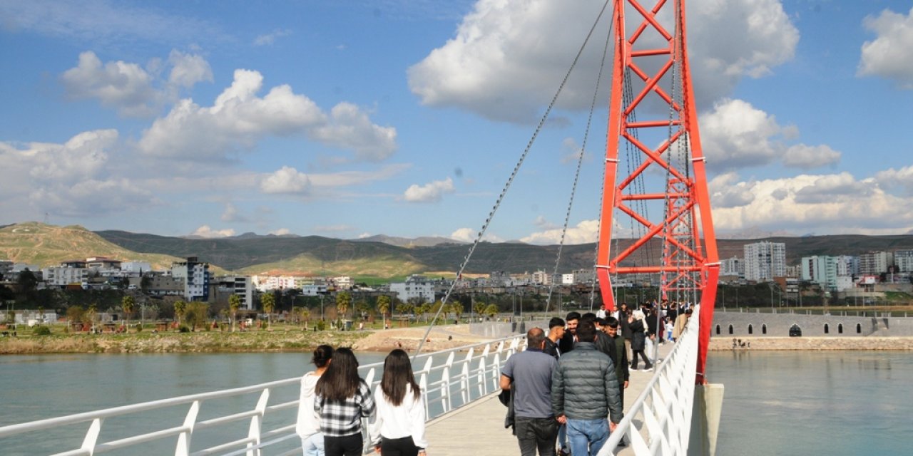 Cizre İsmail Ebul-İz El-Cezeri Köprüsü ziyaretçi akınına uğradı