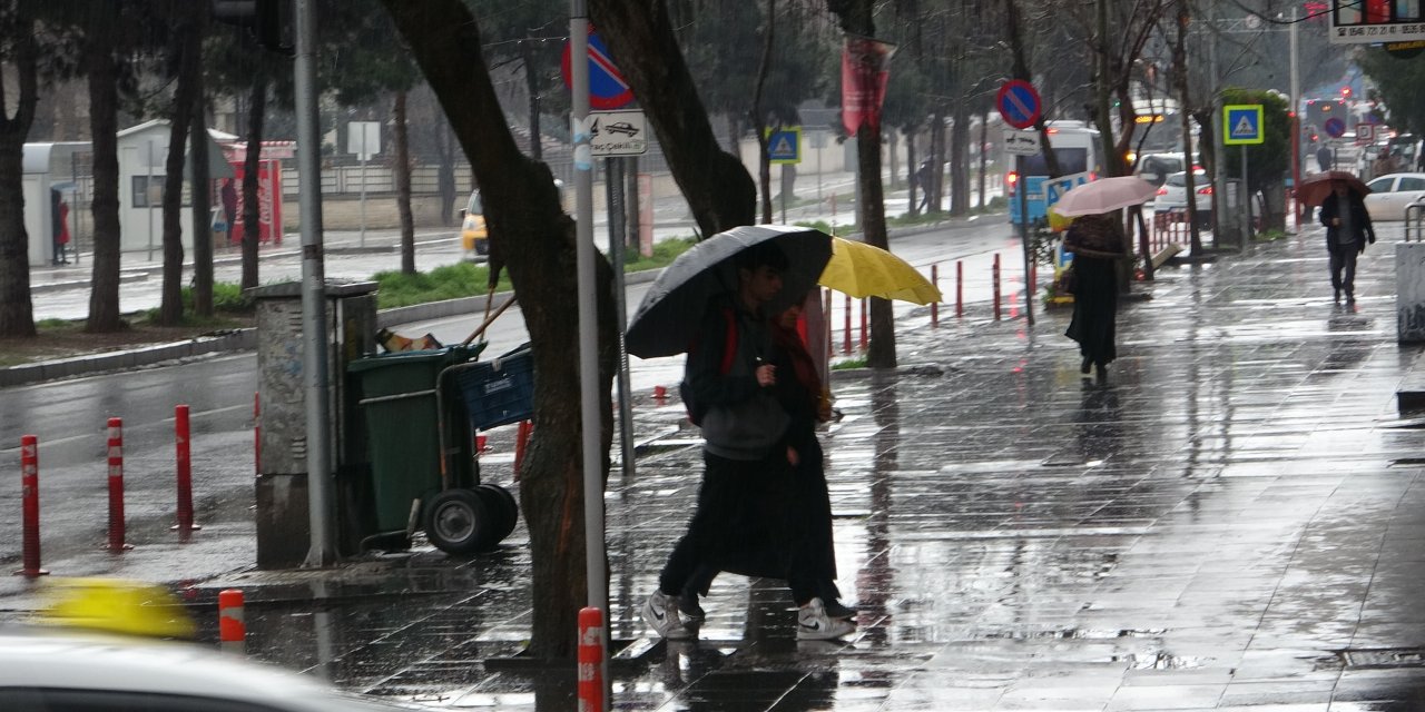 Sağanak Yağış Diyarbakır'da hayatı olumsuz etkiledi