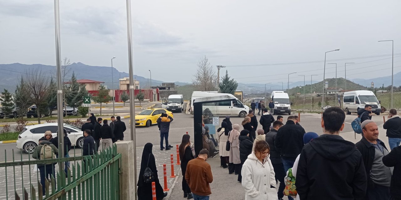 Şırnak'ta şehir içi sıkıntısı bitmiyor;Sınav günü öğrenciler mağdur oldu