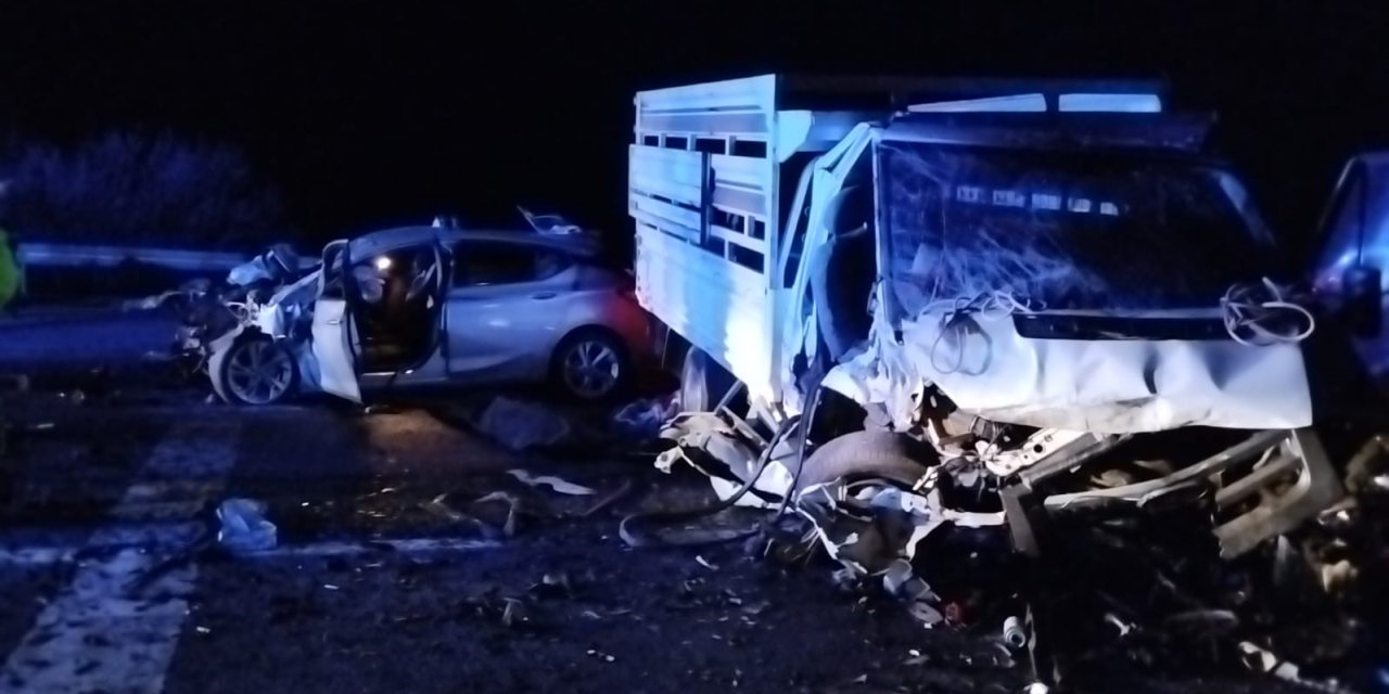 Bingöl'de feci kaza:3 kişi öldü ,4 kişi yaralı