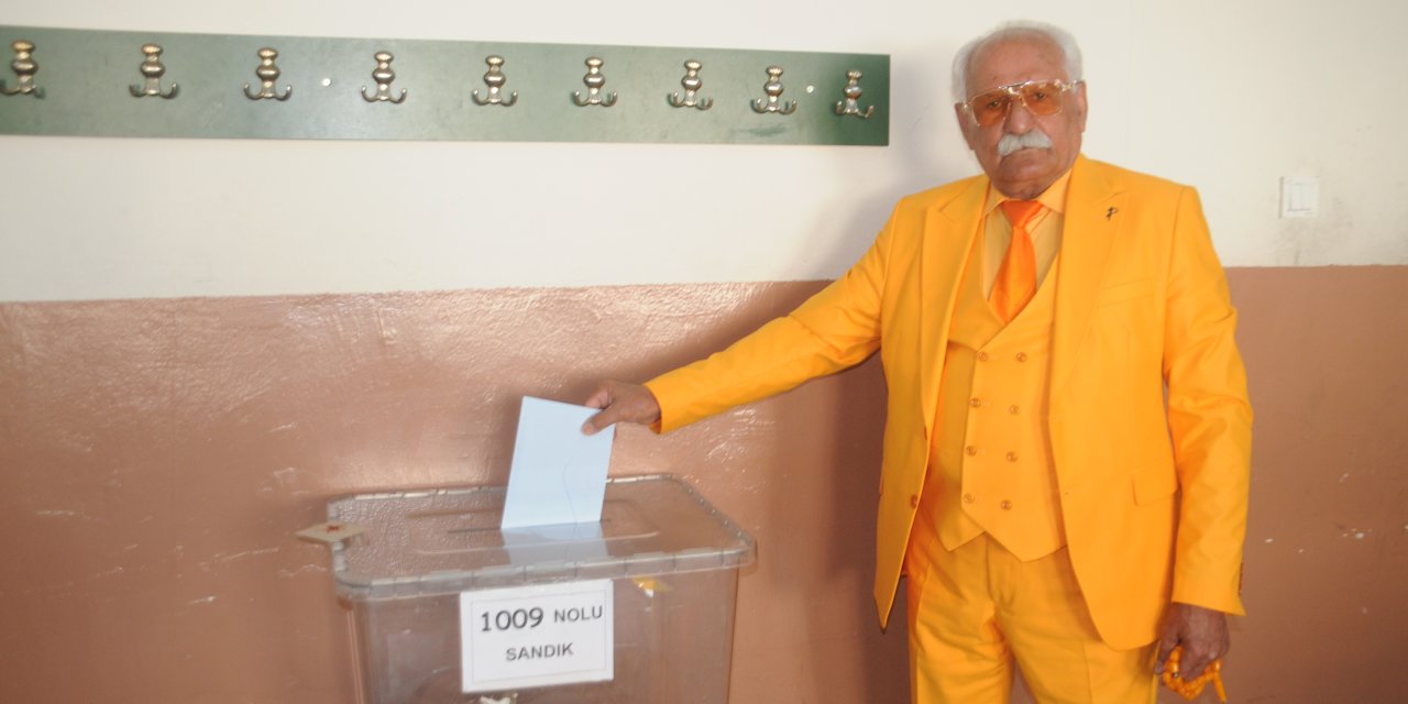 Renkli Giyimi ile Tanınan Aziz Serim, Seçime de Renk Kattı