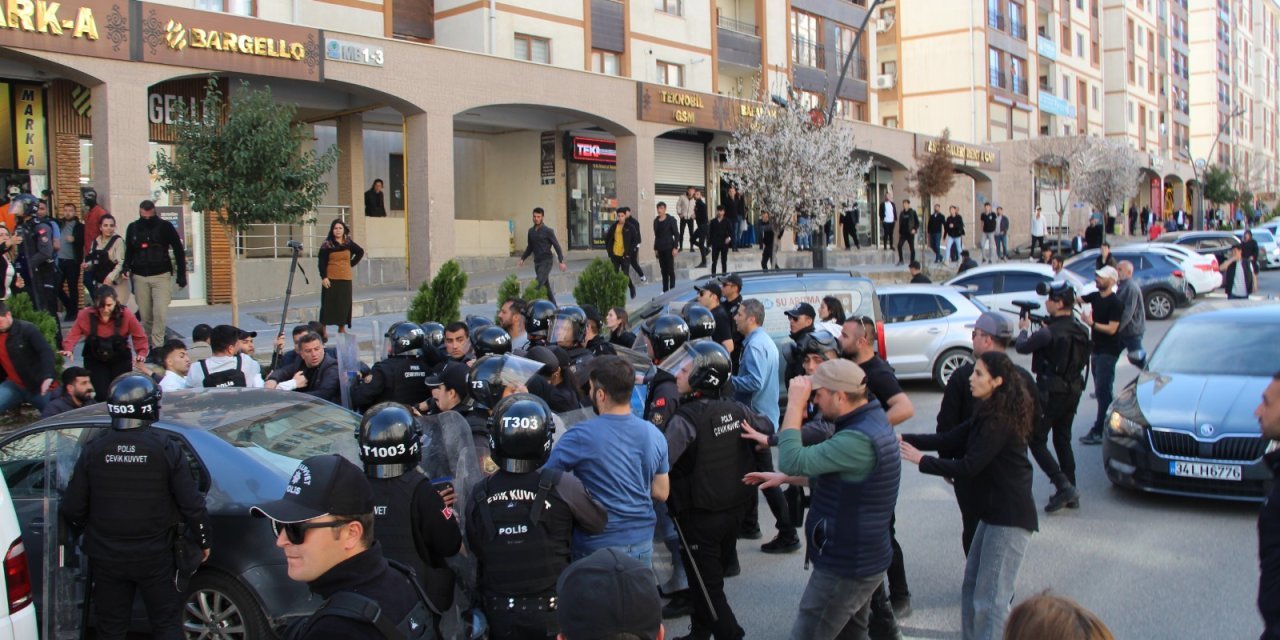 Şırnak merkez DEM yürüşünde gözaltına alınan 11 kişinden 1'si tutuklandı