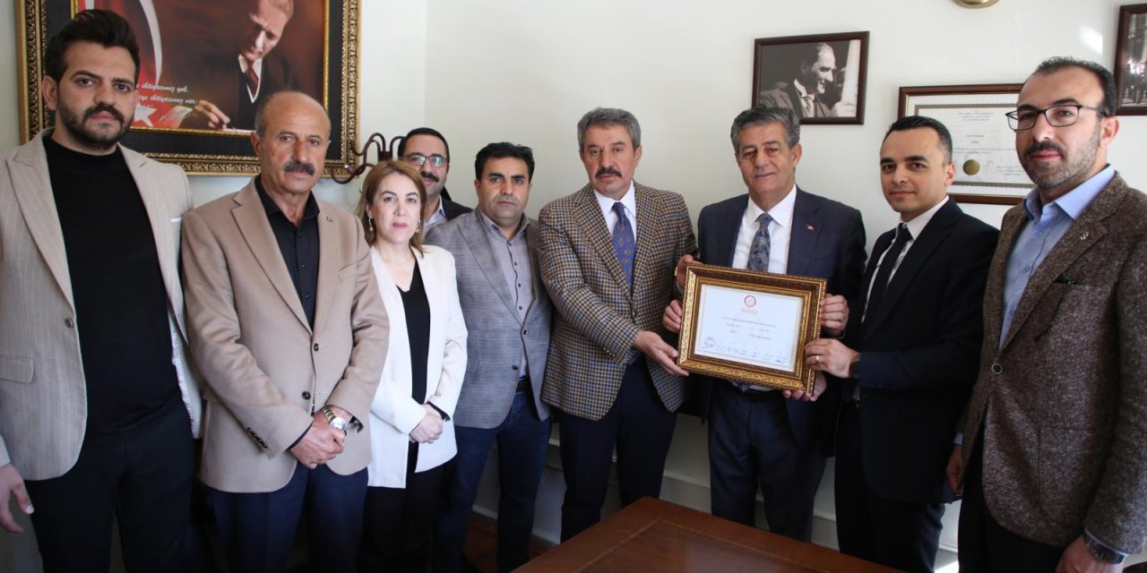 Başkan Mehmet Yarka mazbatasını aldı, göreve başladı
