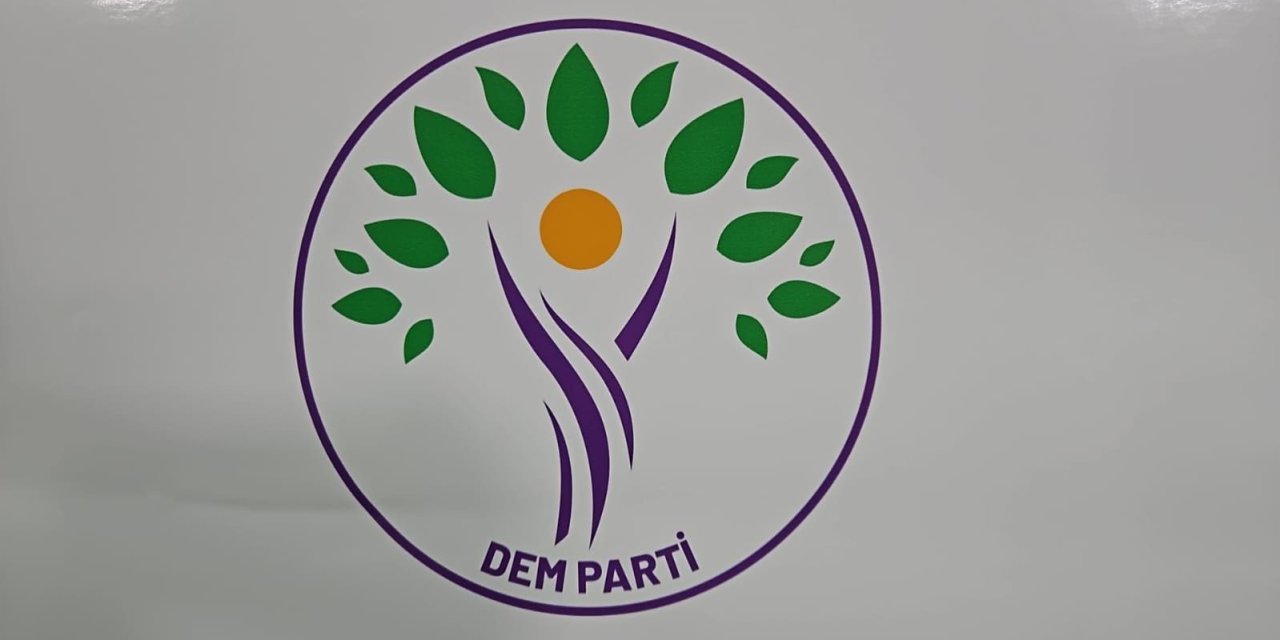 Şırnak DEM Parti il binasında taşımalı oy pankartı!