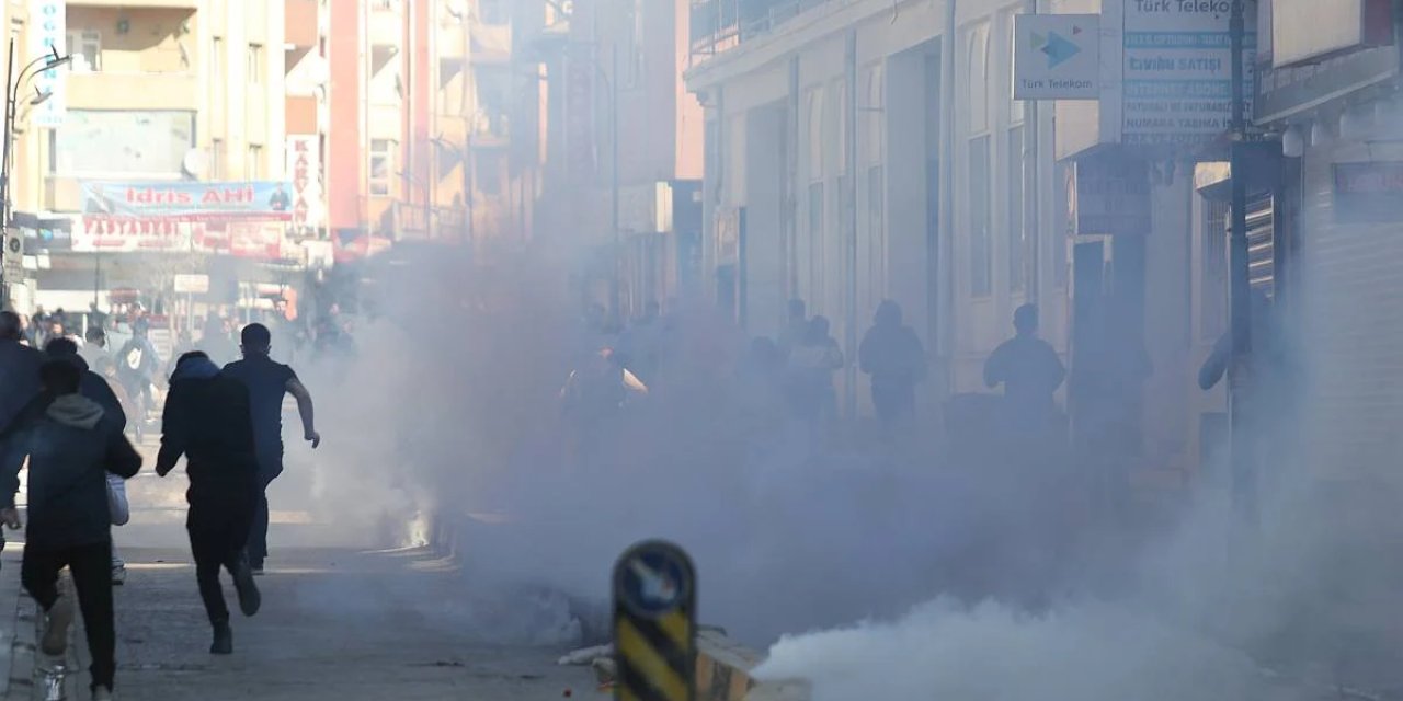 Bakan Yerlikaya: Şırnak dahil 14 ilde 'sokak eylemleri yapan 340 şüpheli yakalandı'