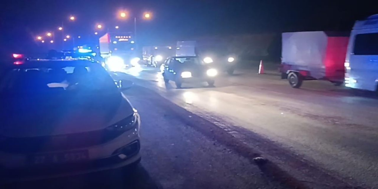 Gaziantep'te zincirleme trafik kazası: 3'ü polis 4 yaralı