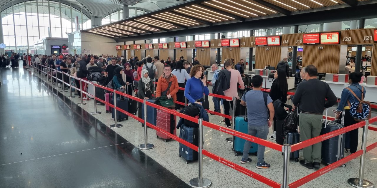 İstanbul Havalimanı'nda Yoğunluk Sürüyor: Şırnak'a Gelen Yolcular Önceden Bilet Aldı