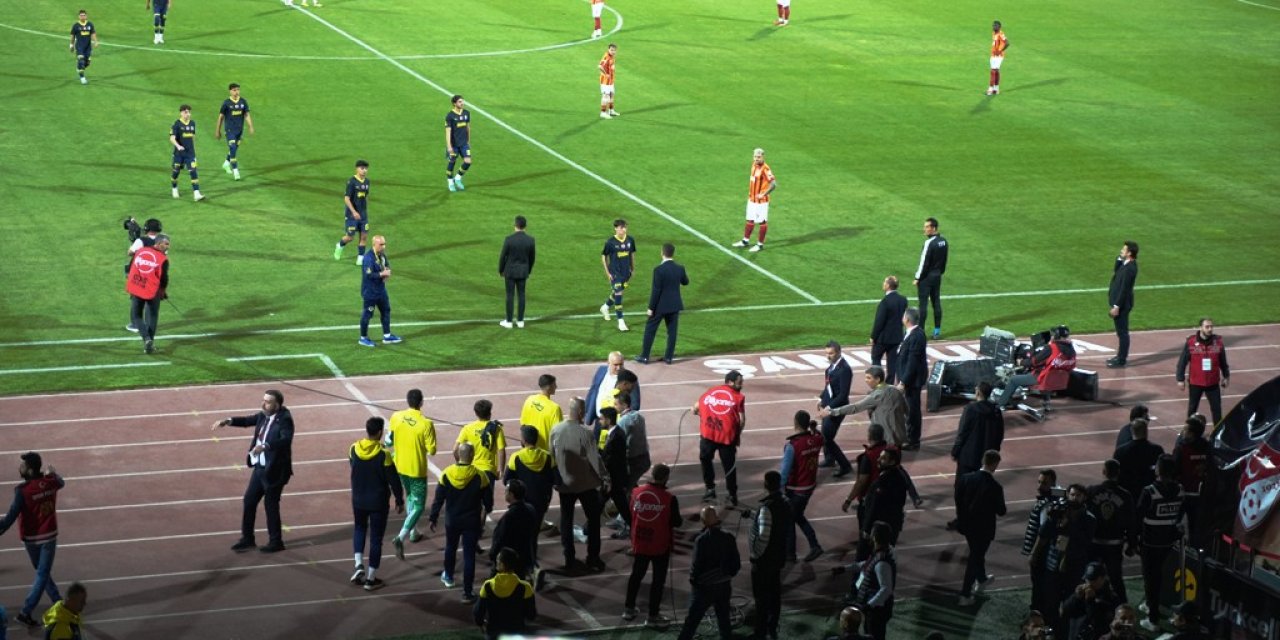Süper Kupa Finalinde Sahayı terk eden Fenerbahçe'ye PFDK'dan Ağır ceza!