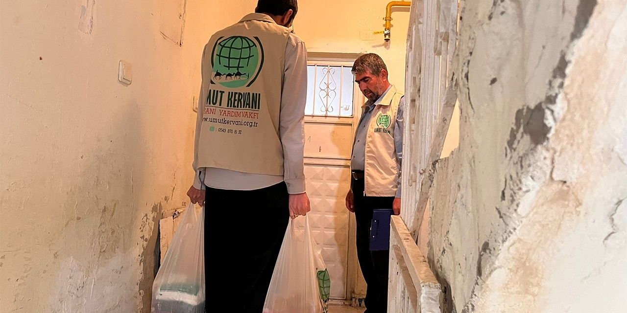 Umut Kervanı Şırnak'ta ihtiyaç sahiplerine gıda yardımında bulundu