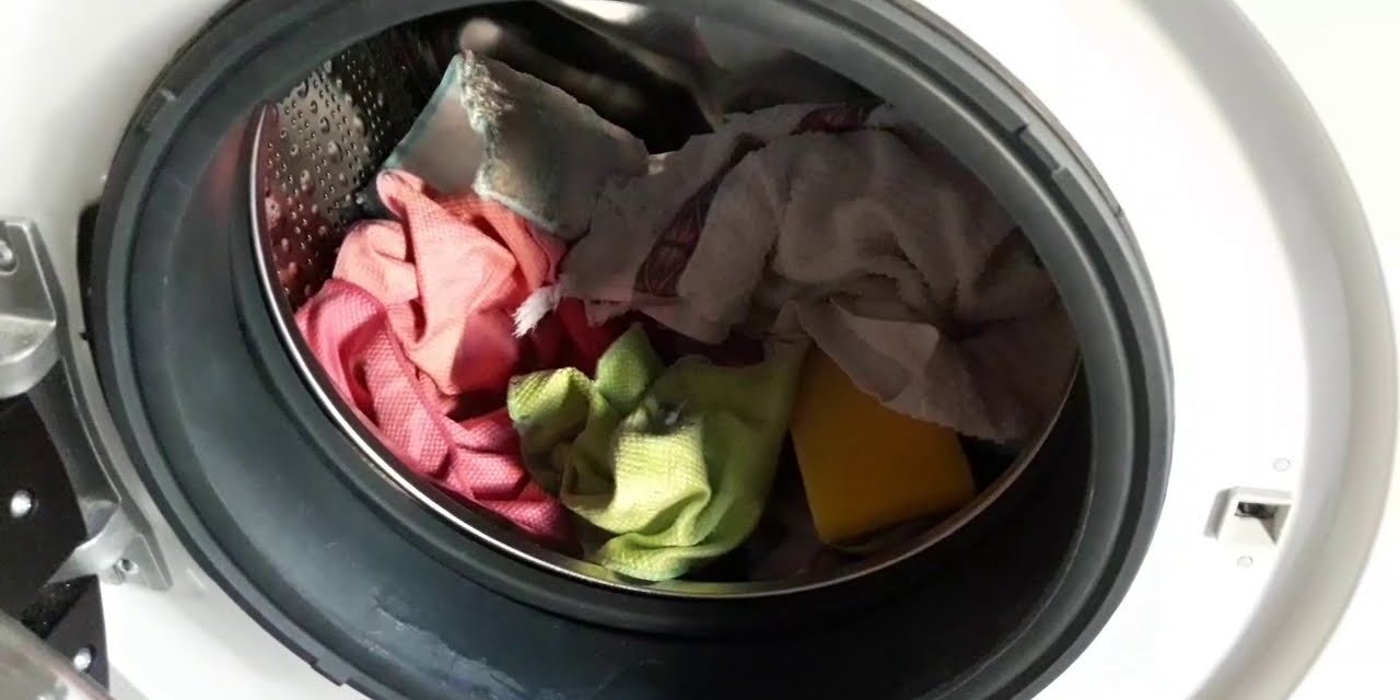 Kıyafetlerinizin kar beyaz olmasını sağlayacak tüyo. Çamaşırlarınızı makinede mutlaka böyle yıkamalısınız
