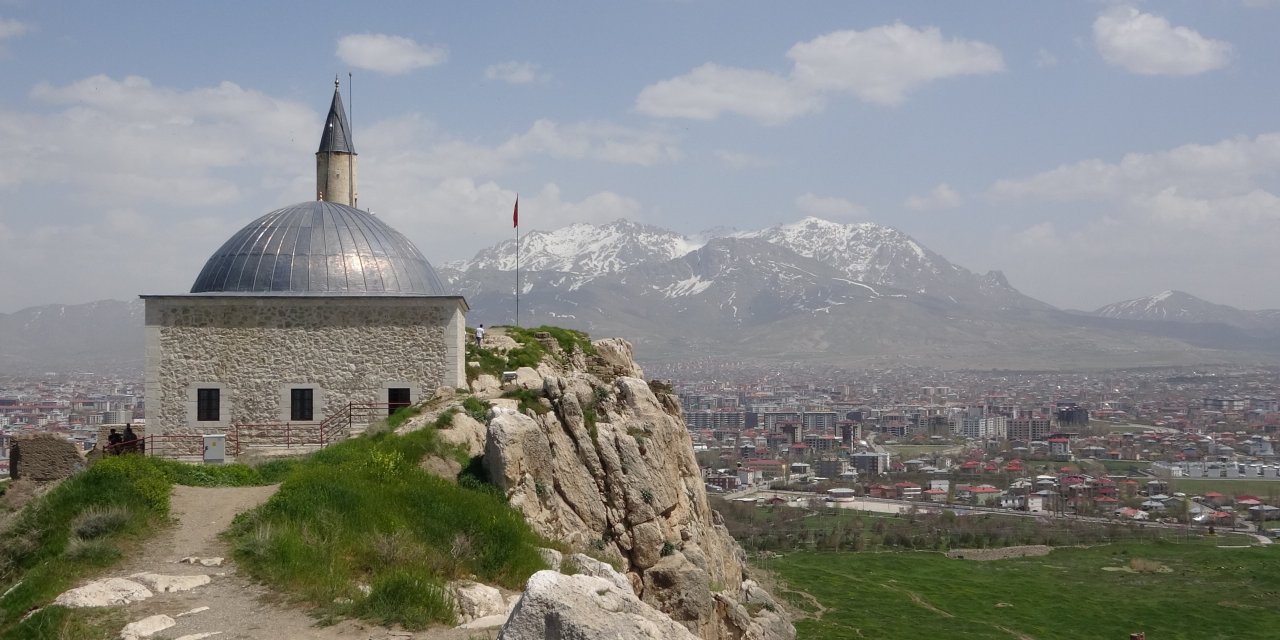Osmanlı'nın  Sembolü  olan Süleyman Han Camii Yeniden İbadete Açıldı