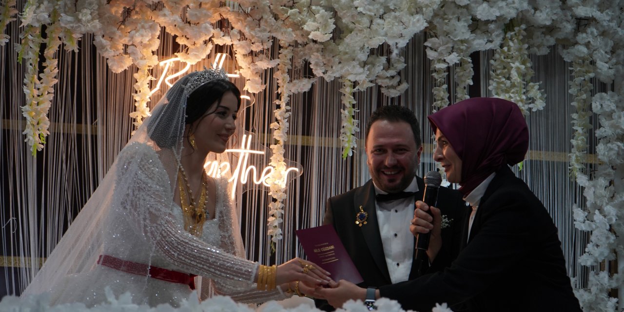 Bakan Göktaş, Şırnak'ta Nikah Şahidi Oldu: 'Devlet Kötü Günde de Mutlu Günde de Yanınızda"