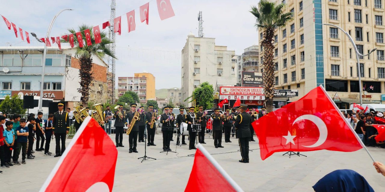 Cizre’de Askeri Bando Takımı Gösterisi beğeni topladı