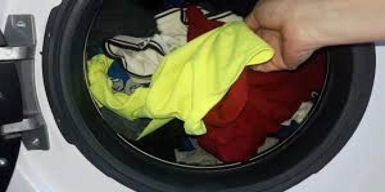 Çamaşır makinesinde kıyafetlerinizi yıkarken bilmeniz gereken 5 kural! Kıyafetler daha  temiz çıkıyor
