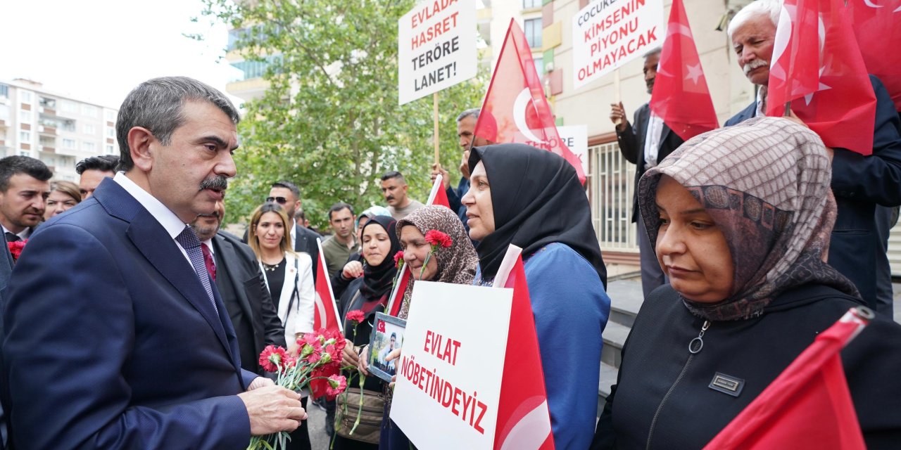 Milli Eğitim Bakanı Diyarbakır annelerini ziyaret etti