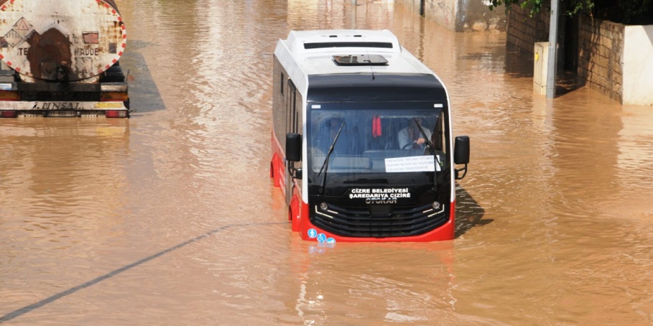 Cizre belediyesi harekete geçti, sel nedeniyle kriz masası kuruldu