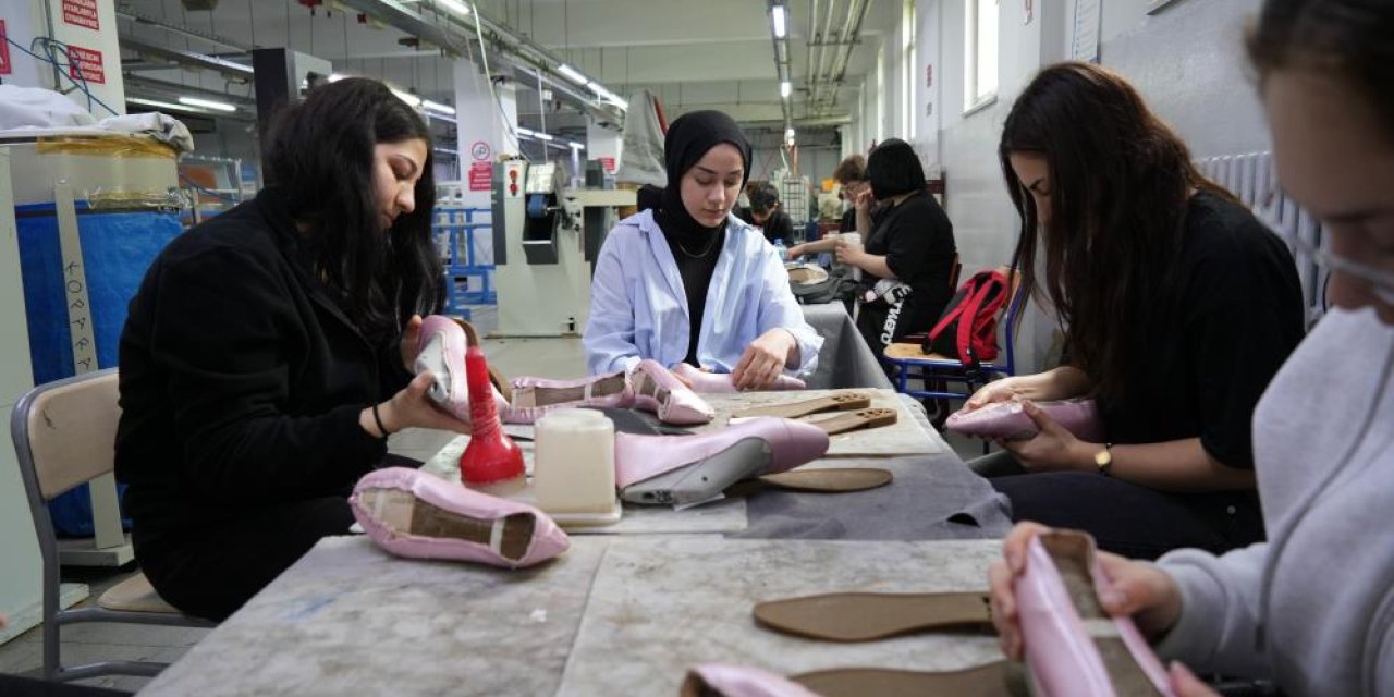 Türkiye’nin ilk ayakkabı üreten lisesi: Afed durumlarında ve ihtiyaç sahiplerine ayakkabı üretiyor