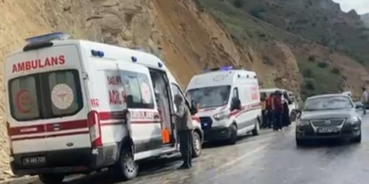 Beytüşşebap'tan Yüksekova'ya Giden Minibüs Devrildi: 6 Yaralı