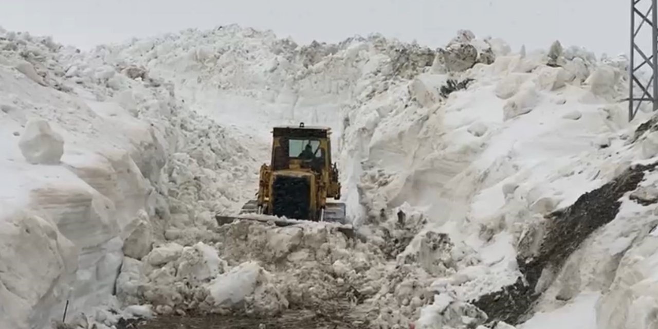 Şırnak'ta Mayıs ayında 3 Bin rakımlı yolda karla mücadele çalışması