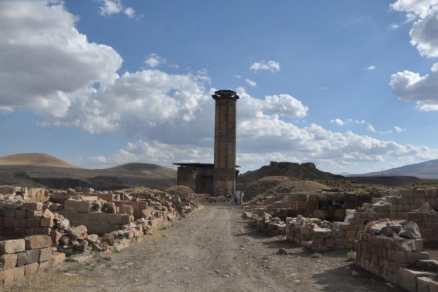 ANADOLU'NUN İLK TÜRK CAMİSİNDEN EZAN SESİ YANKILANDI