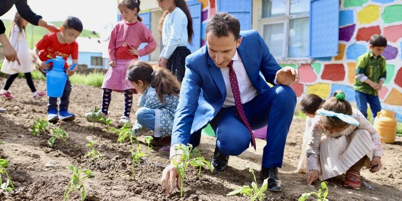 Ağrı'da Fedakar öğretmen Atıl alanı organik tarım alanına çevirdi