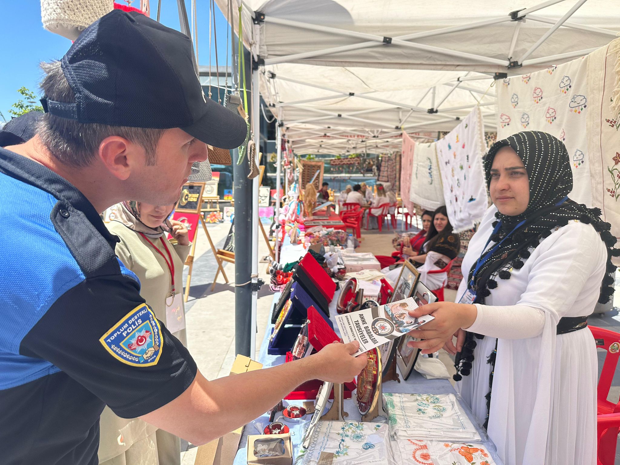 Şırnak polisi Şırnaklı kadınlara KADES’i tanıtıp, dolandırıcılığa karşı uyardı