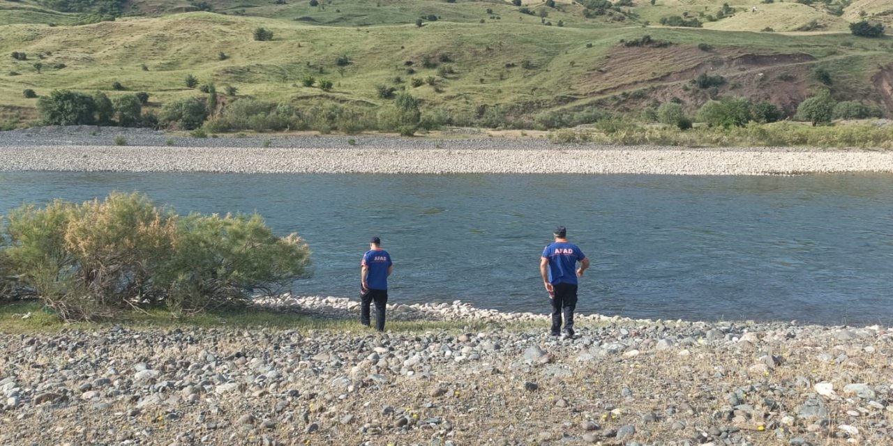 Murat Nehri'nde 14 yaşındaki çocuğu arama çalışmaları sürüyor