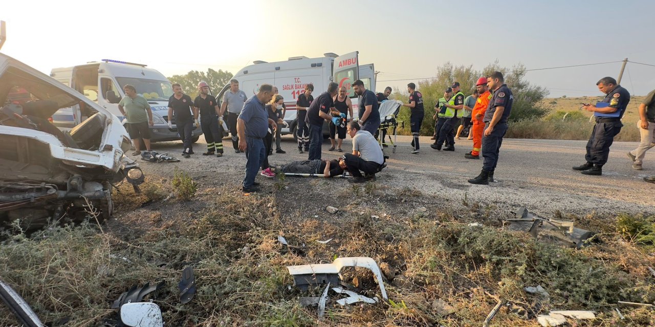Adana'da tırla kamyonetin çarpışması sonucu: 3 ölü, 2 yaralı