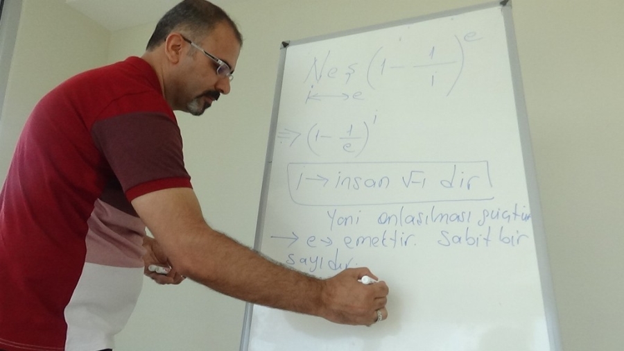 DİYARBAKIRLI MATEMATİK ÖĞRETMENİ, GEOMETRİDE NOKTA VE DOĞRUNUN OLMADIĞINI İDDİA ETTİ