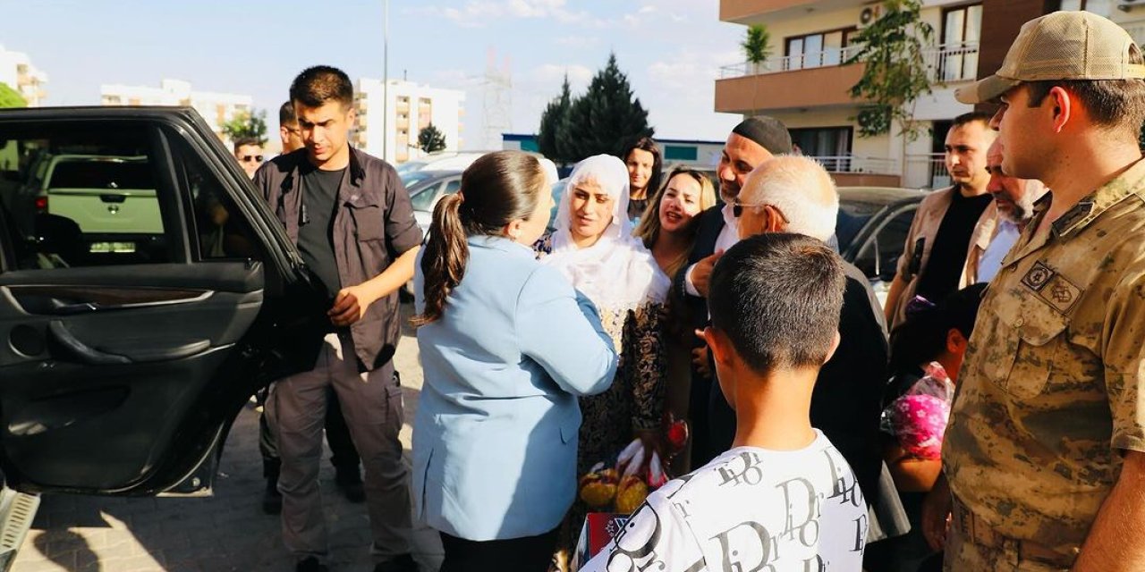 Cizre İlçe Kaymakamı ve Müftü, Hac Farizasını Yerine Getiren İş İnsanını Ziyaret Etti