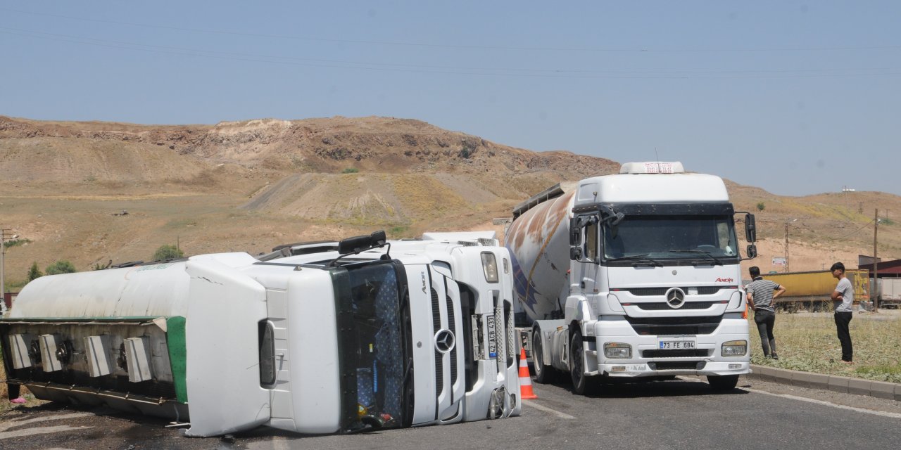Cizre’de Benzin Yüklü Tır devrildi, sürücüsü yaralandı