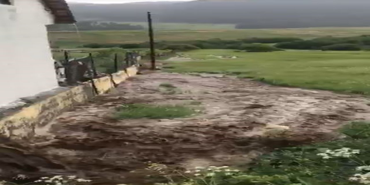 Sağanak yağış Ardahan’da sele neden oldu; Evleri su bastı, tarım arazileri zarar gördü