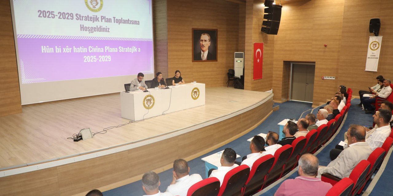 Cizre Belediyesi Eş Başkanları 5 yıllık stratejik plan toplantılarına muhtarlarla başladı