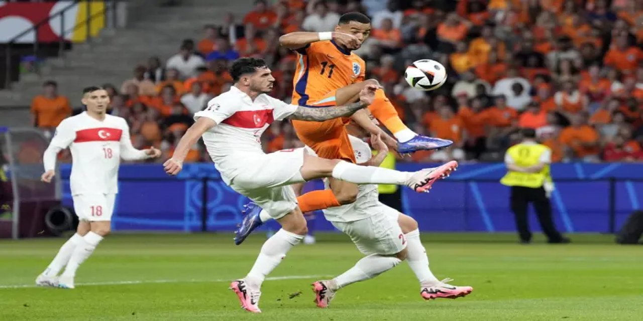 Çeyrek final maçında: Hollanda: 2 - Türkiye: 1